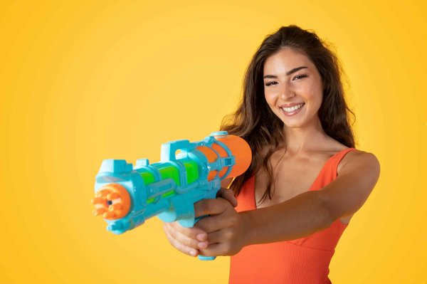 Pistolet à eau électrique: le jouet de l'été